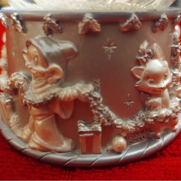 Disney Vintage Mickey & Minnie 2002 Collectible Snowflake Skating Snow Globe - Picture 7 of 16